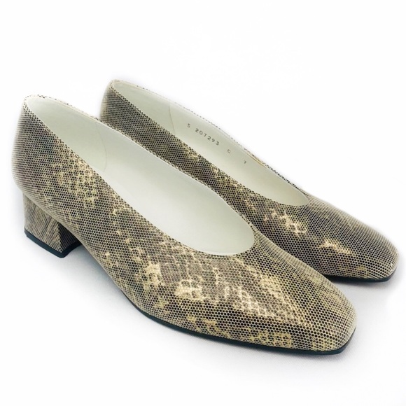 Stuart Weitzman Shoes - STUART WEITZMAN Black and Gold Metallic Low Heel!